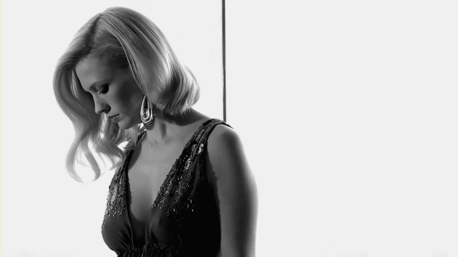 http://1.bp.blogspot.com/-SEnGEOCRdQo/TafjKqgCCqI/AAAAAAAAJRU/VUELSw0nJEU/s1600/January_Jones_-_Marie_Claire_May_2011+%25281%2529.jpg