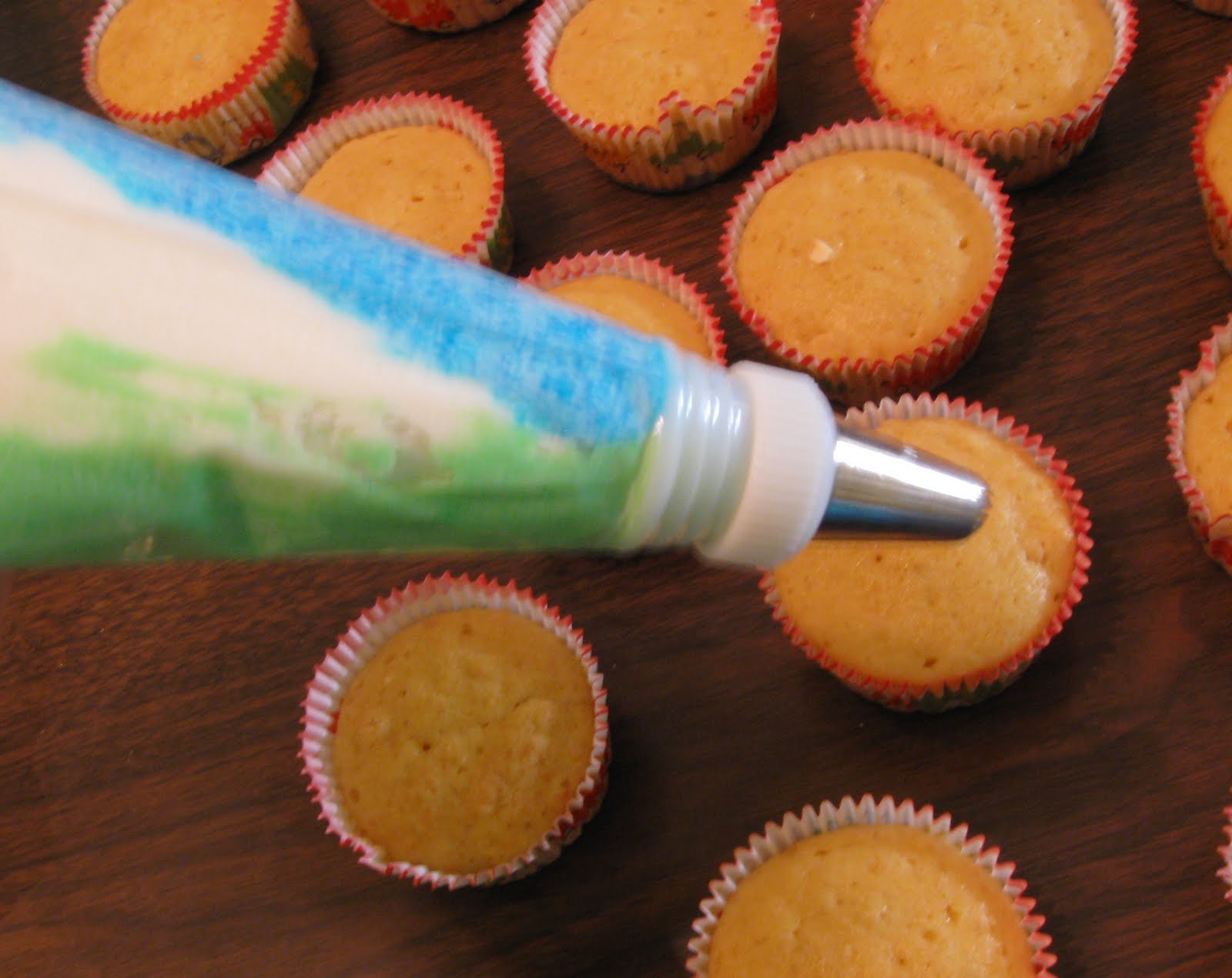 Cattapan's Cookies & Cakes How to Stripe Your Icing