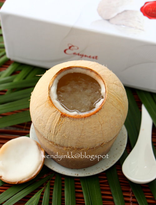 Table for 2.... or more Birds Nest in Young Coconut 椰青炖燕窝 and a Giveaway!