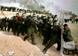 MUJER DESAFÍA LAS FUERZAS DE SEGURIDAD DE ISRAEL (2007)