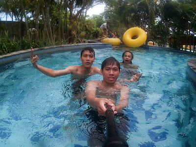 masih di kolam arus Grand puri waterpark masih di kolam arus Grand puri waterpark