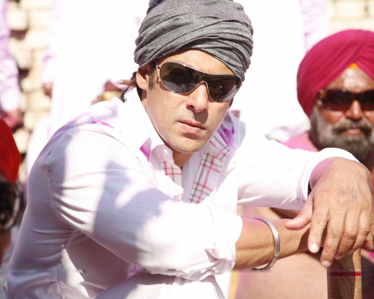 Bollywood Dabang salman Khan PIctures: Salman Khan with Cap
