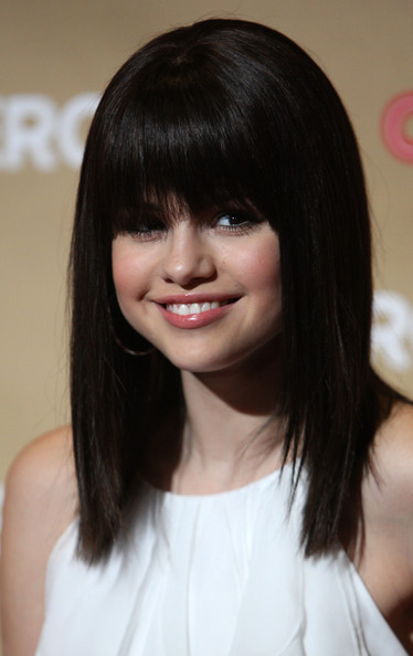 Selena Gomez Short Haircut 2009. selena gomez short hair curly.
