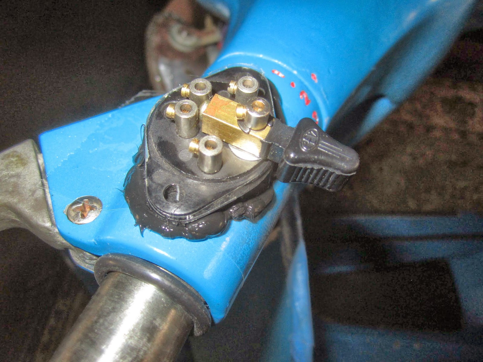 Vespa Et3 1976 Vespa Et3 ウインカースイッチ取り付けようゴム自作