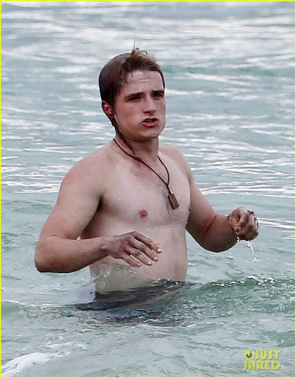 PHOTOS Josh Hutcherson spotted with a head wound on the 'Catching Fire