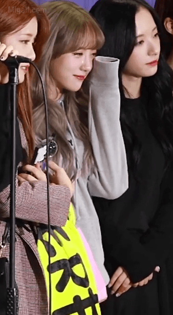 뒤늦게 울음 터진 우주소녀 루다