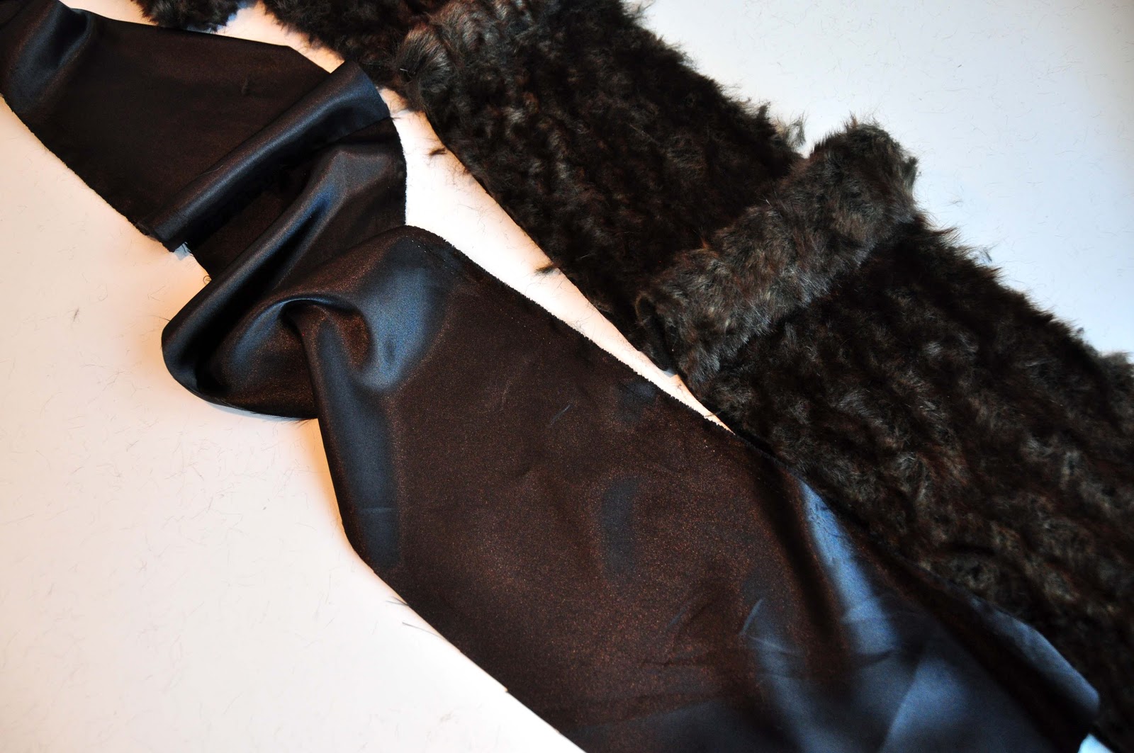 Aesthetic Nest Sewing Faux Fur Infinity Scarf for Women (Tutorial)
