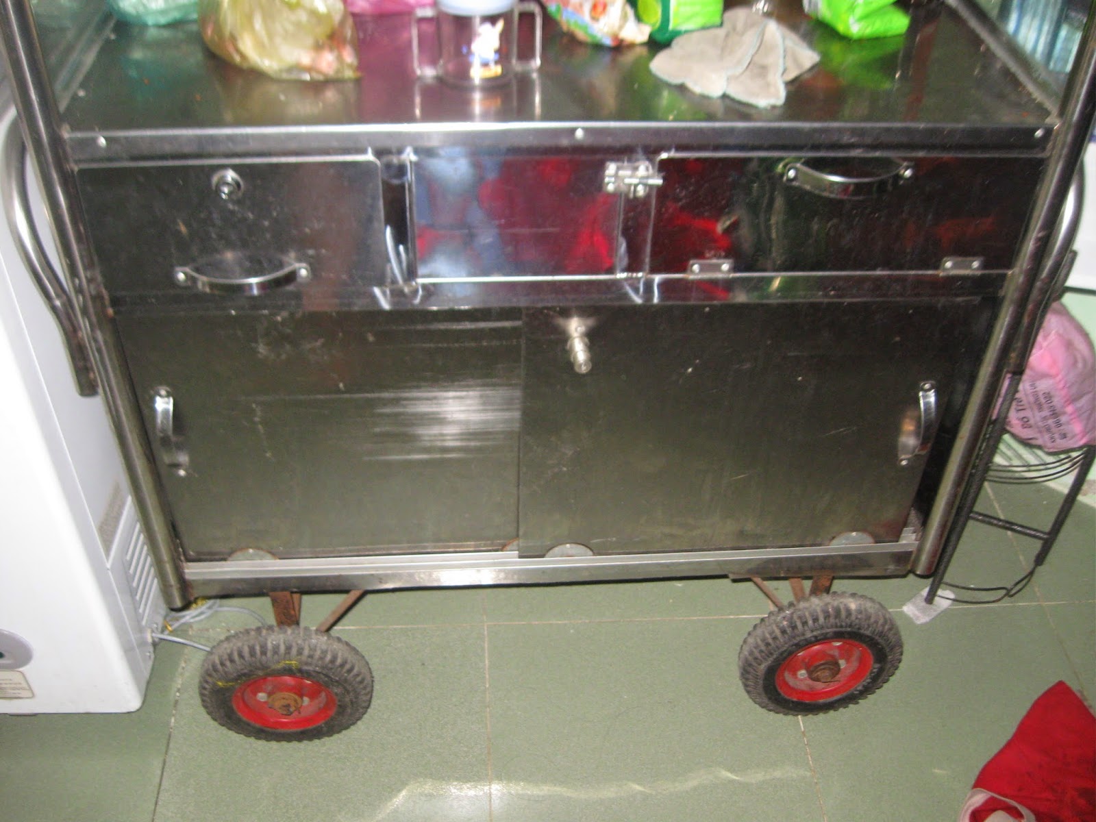 Thanh lý một số kệ gỗ,bàn, tủ đông,... và mặt bằng kinh doanh tại Bình Thạnh - 1