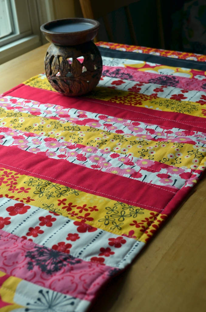 Sewplicity TUTORIAL Quick & Easy, BindingLess Table Runner