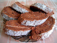 Sütemény recept - Kókuszos csokis krémes piskótarolád