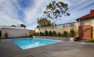 contoh desain kolam renang kecil untuk rumah minimalis