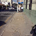 Buraco na calçada causa transtorno na Gil de Goes, Centro de Campos.
