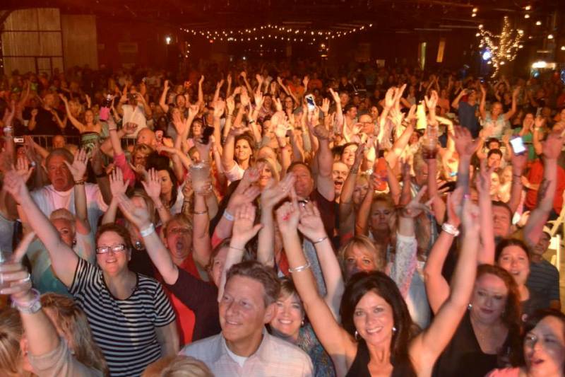 BuzzZinga Little River Band making fans happy across the USA