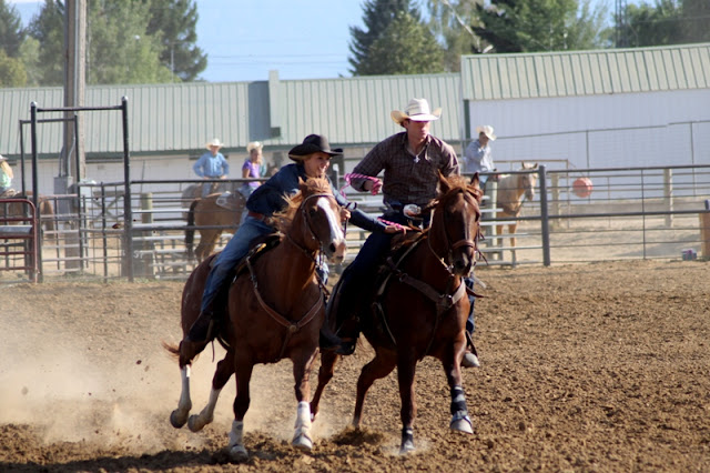 crepe paper race at Sheridan Elk's Youth Rodeo