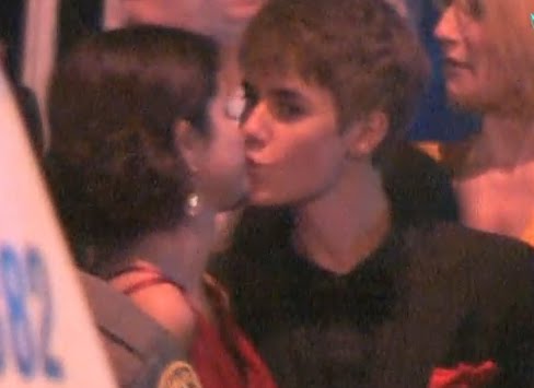 justin bieber selena gomez kissing. It seems like Justin Bieber