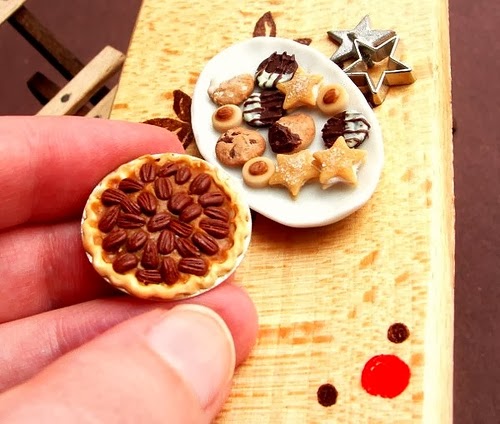 20-Pecan-Pie-Christmas-Cookies-Small-Miniature-Food-Doll-Houses-Kim-Fairchildart-www-designstack-co