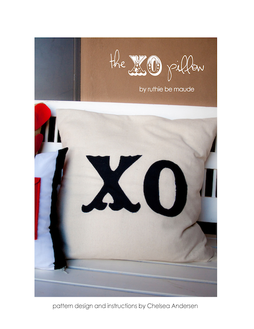 Ruthie be Maude XO Pillow Tutorial