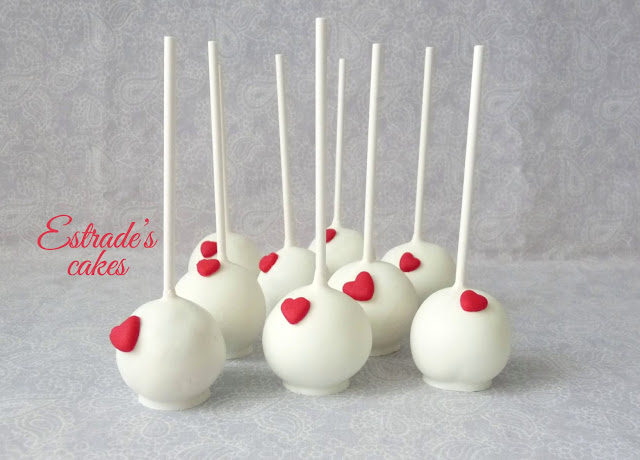 cake pops blancos y rojos de red velvet 2