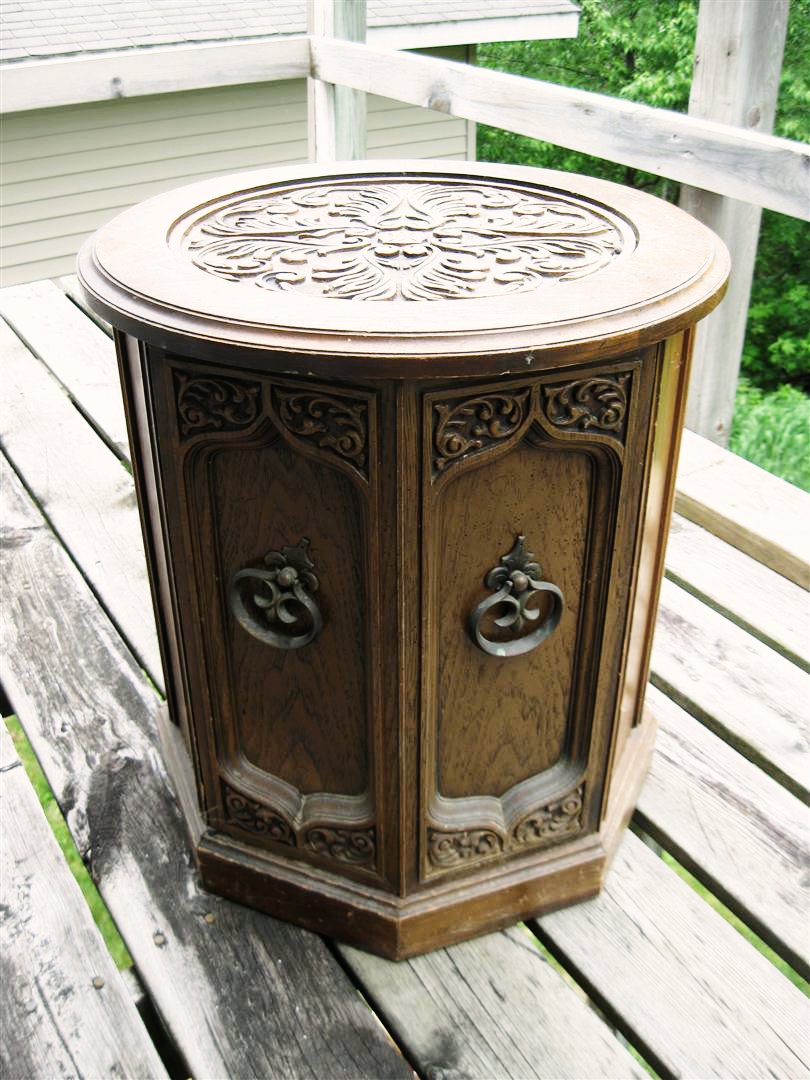 Black Spruce Hound Carved Nightstand Redo
