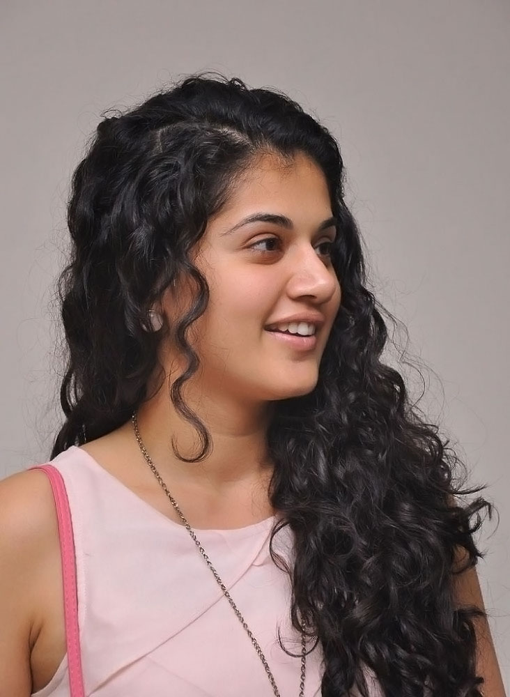 Taapsee Pannu Looks Cute Fresh stunning without Makeup in Tank Top and Denim Lovely Beauty