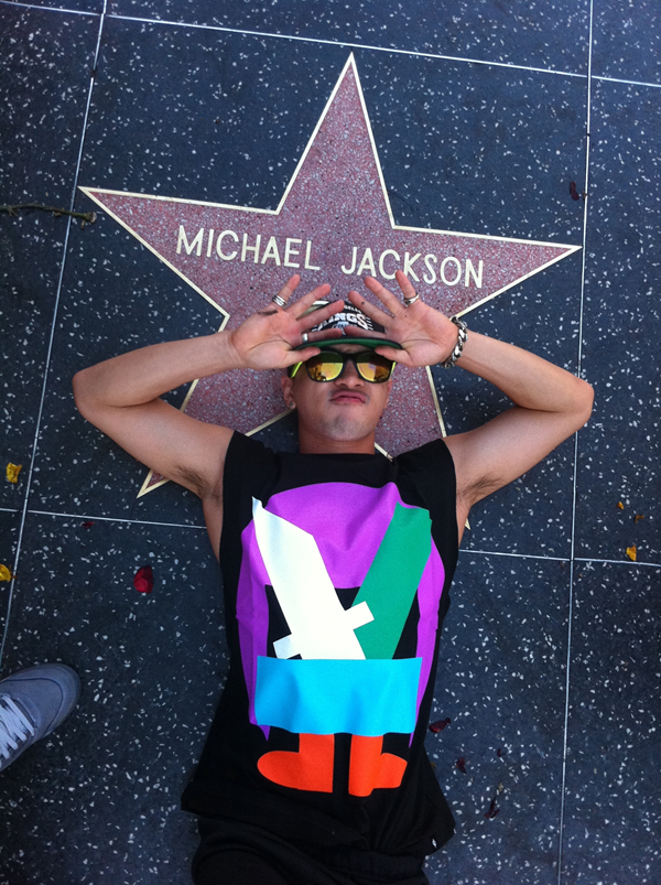 [04.07]Taeyang Tweets une photo de lui sur l'étoile de Micheal Jackson. Taeyang%252C+michael+jackson