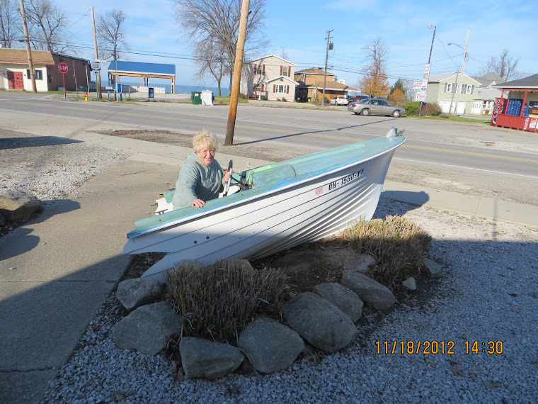 Ship Ahoy,it's Sisaroo's boat driving school.