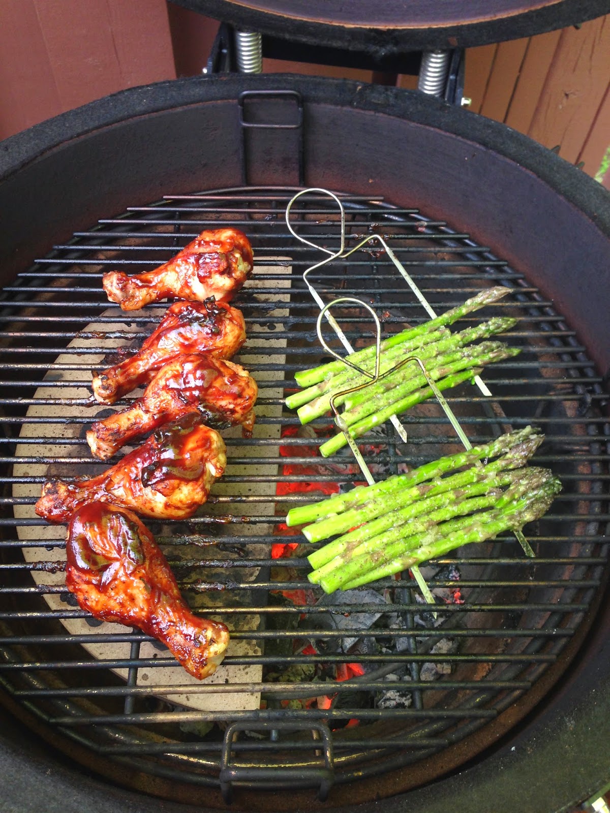 QJunkies BBQ Addiction Kamado Joe Cheap Night BBQ Drumsticks