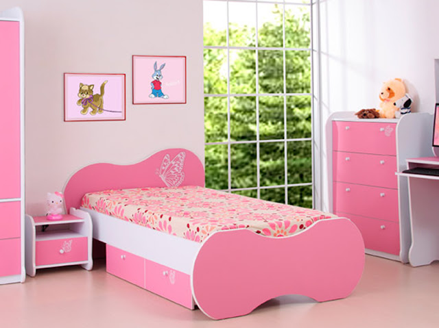 Кімната для дівчинки рожева з білим