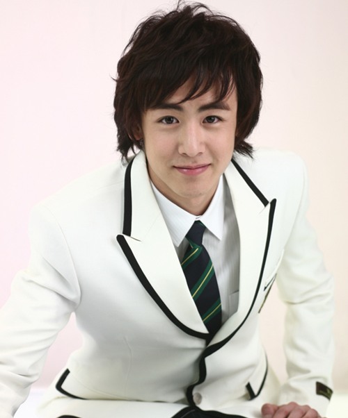 So Cute Hairstyles Short Hair Styles Nichkhun