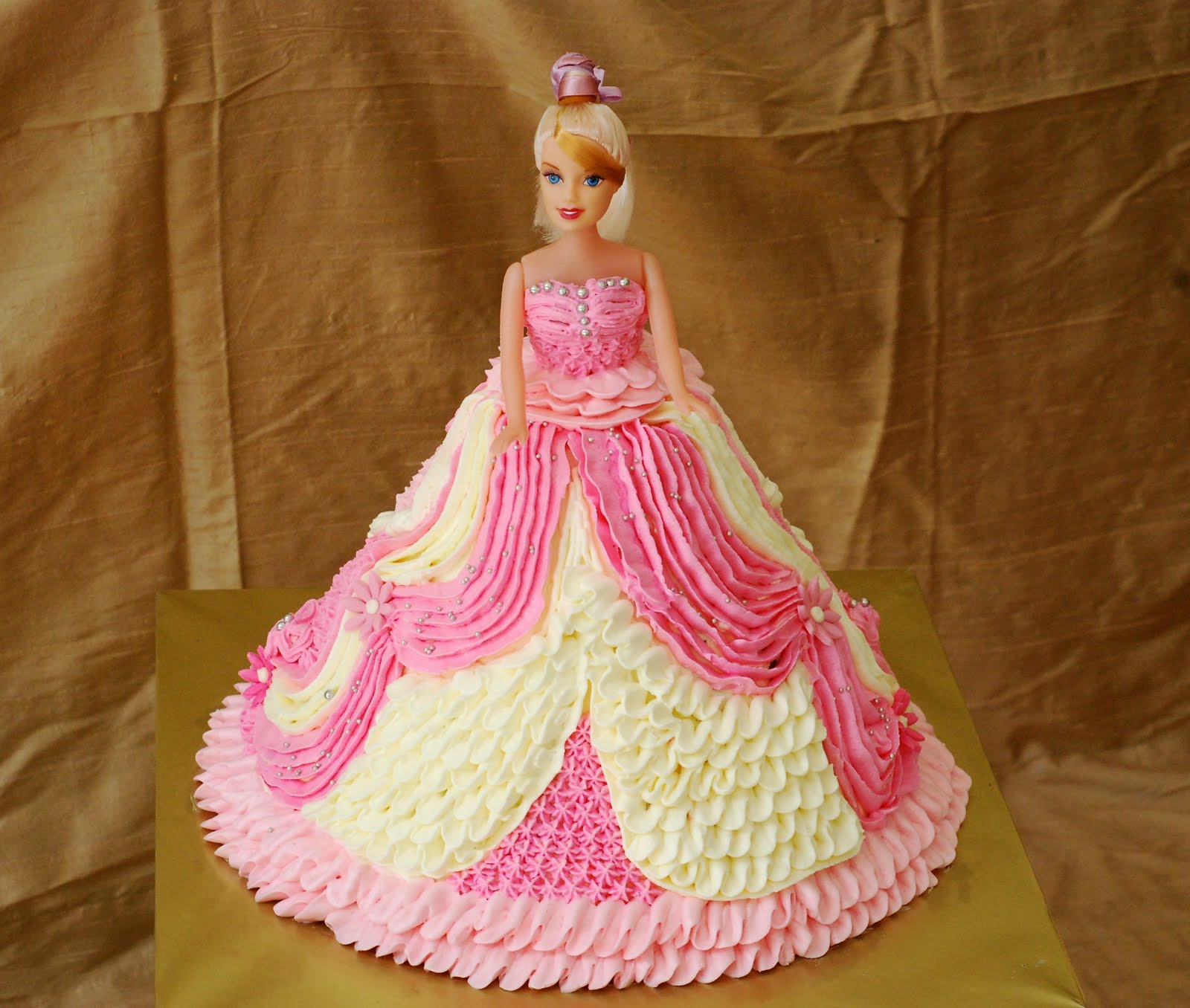 Cupcakes Confetti: Barbie cake NO4