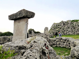 Taula y Talayot en Trepucó