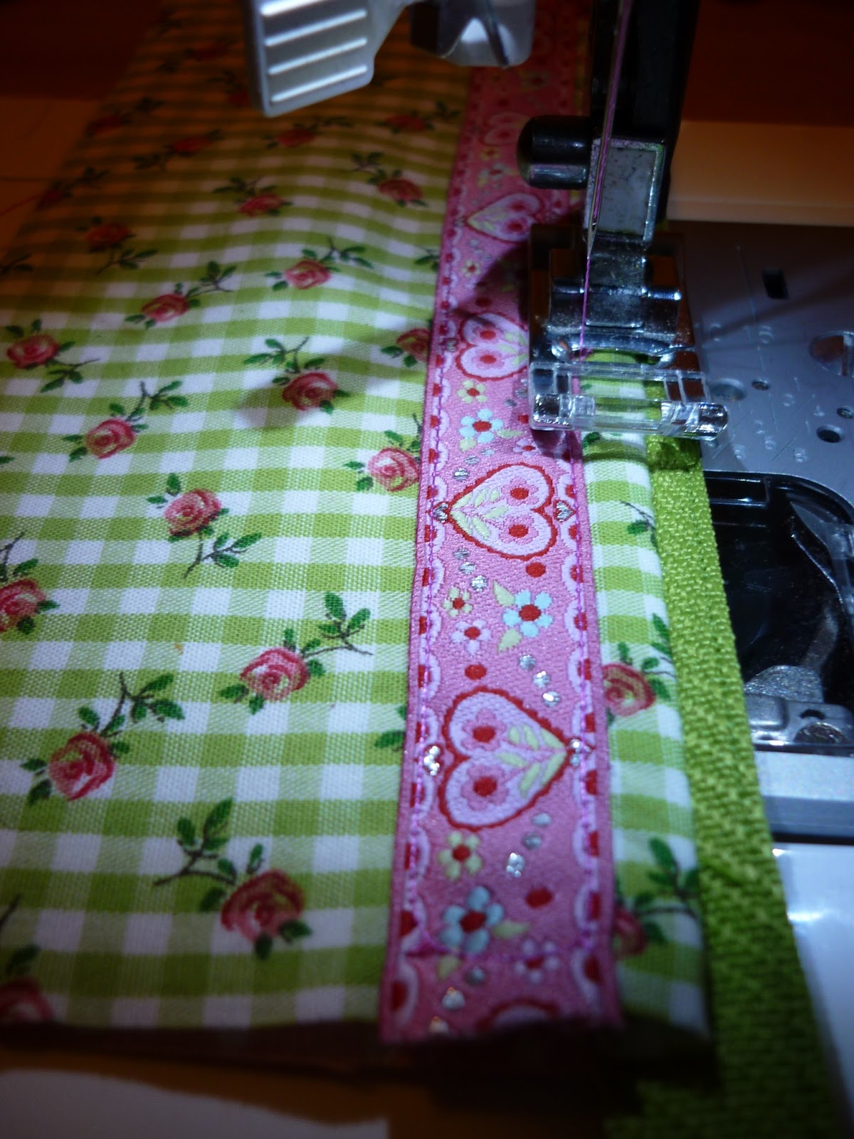 Nahspielerei Anleitung Fur Eine Schnullertasche Pyramidentasche Dreiecktaschchen Triangeltasche