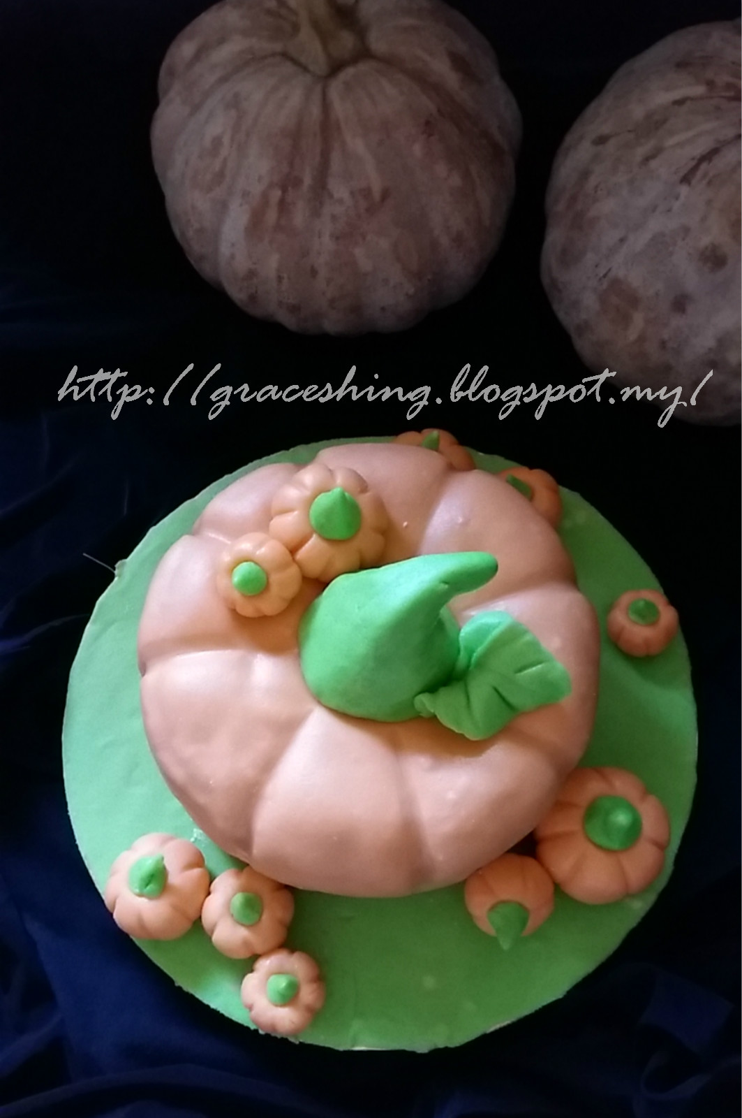 Grace's Blog 欣语心情: 南瓜造型翻糖蛋糕 Pumpkin Fondant Cake