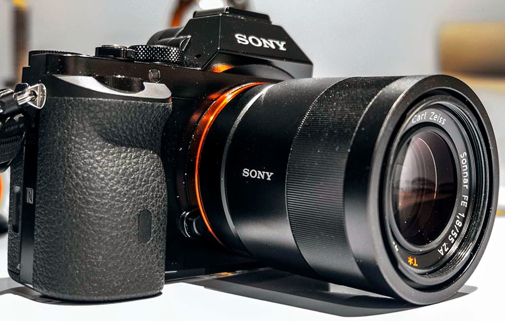 SOUNDIMAGEPLUS: Sony FE 55mm F1.8 ZA Carl Zeiss Sonnar T* Lens - A