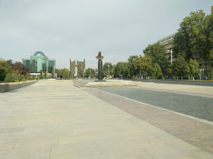 Square of "Memorial of Cosmonaut Statues" outside Kosmonavtlar Metro station.