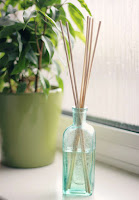 http://moralfibres.co.uk/homemade-reed-diffuser-diy/