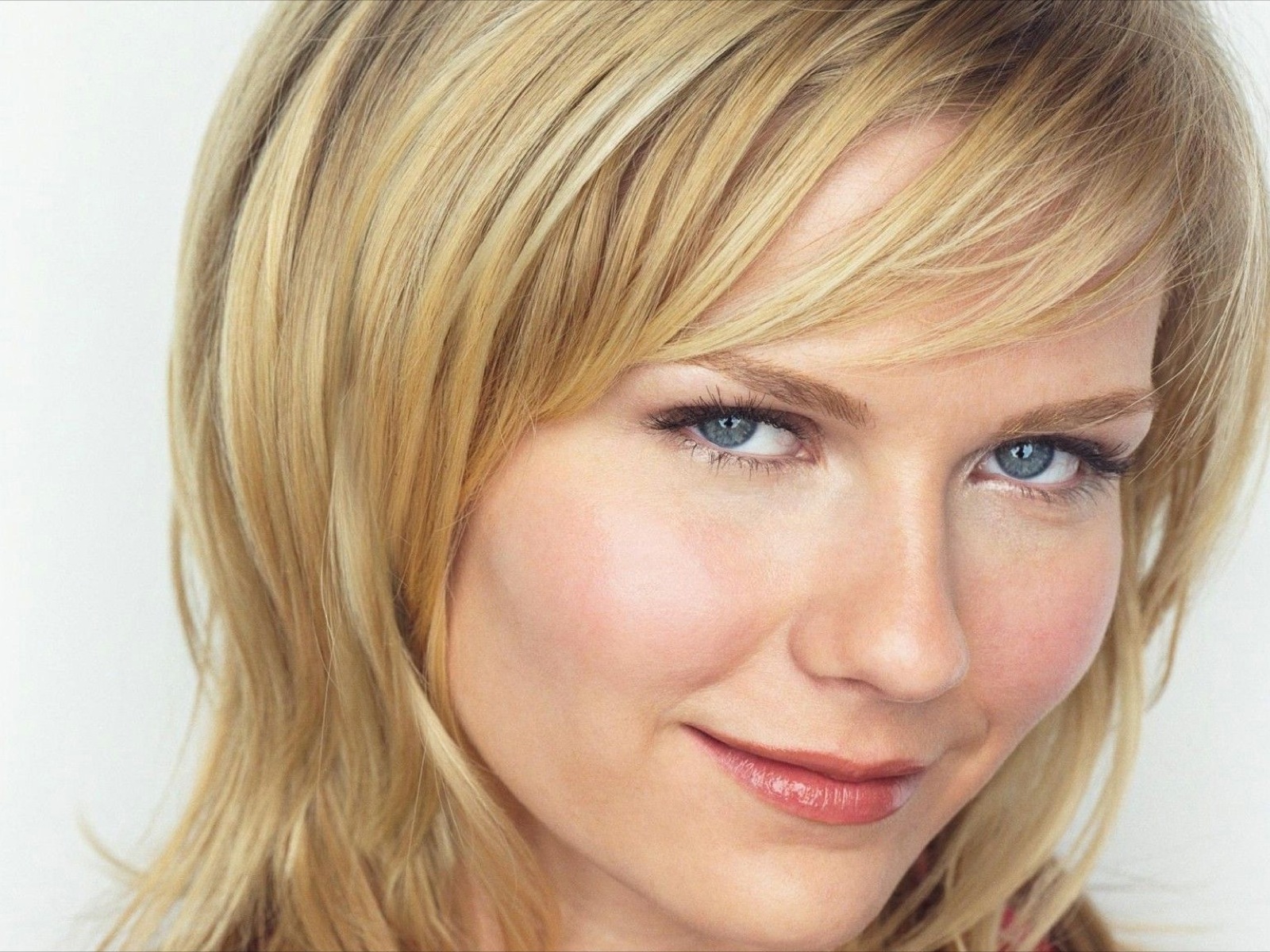 http://1.bp.blogspot.com/-SfJdXWXb0xo/UCj5nubY5BI/AAAAAAAADio/UjKkFHQxVHo/s1600/Kirsten-Dunst-Widescreen-Wallpapers.jpg