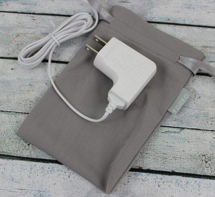 How to use the Foreo LUNA™ Cleansing Brush (a review) Hello Pretty Bird! A beauty and notso