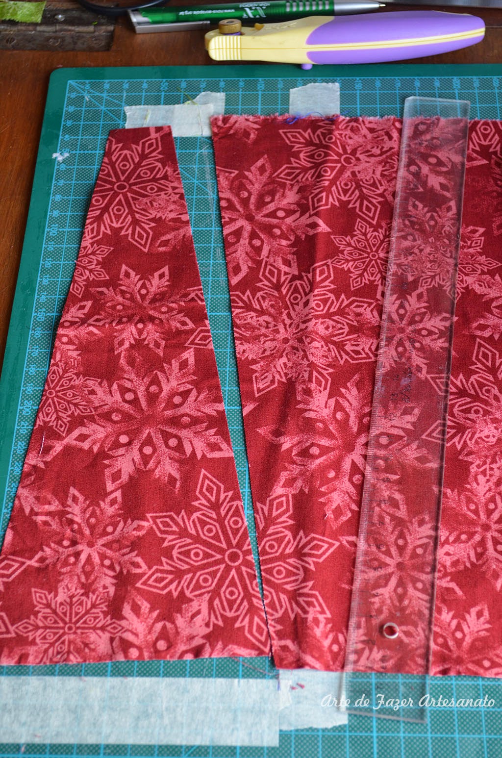 Saia para árvore de natal em patchwork | cortando as laterais Saia para árvore de natal em patchwork | cortando as laterais