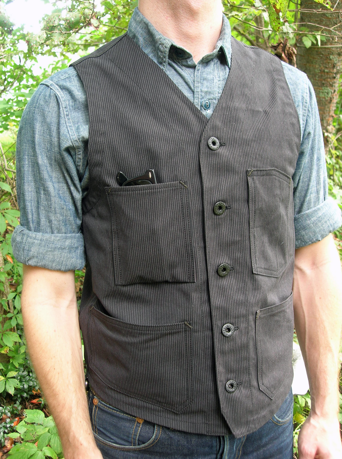 Russell's Shirts Engineer Vest, fit