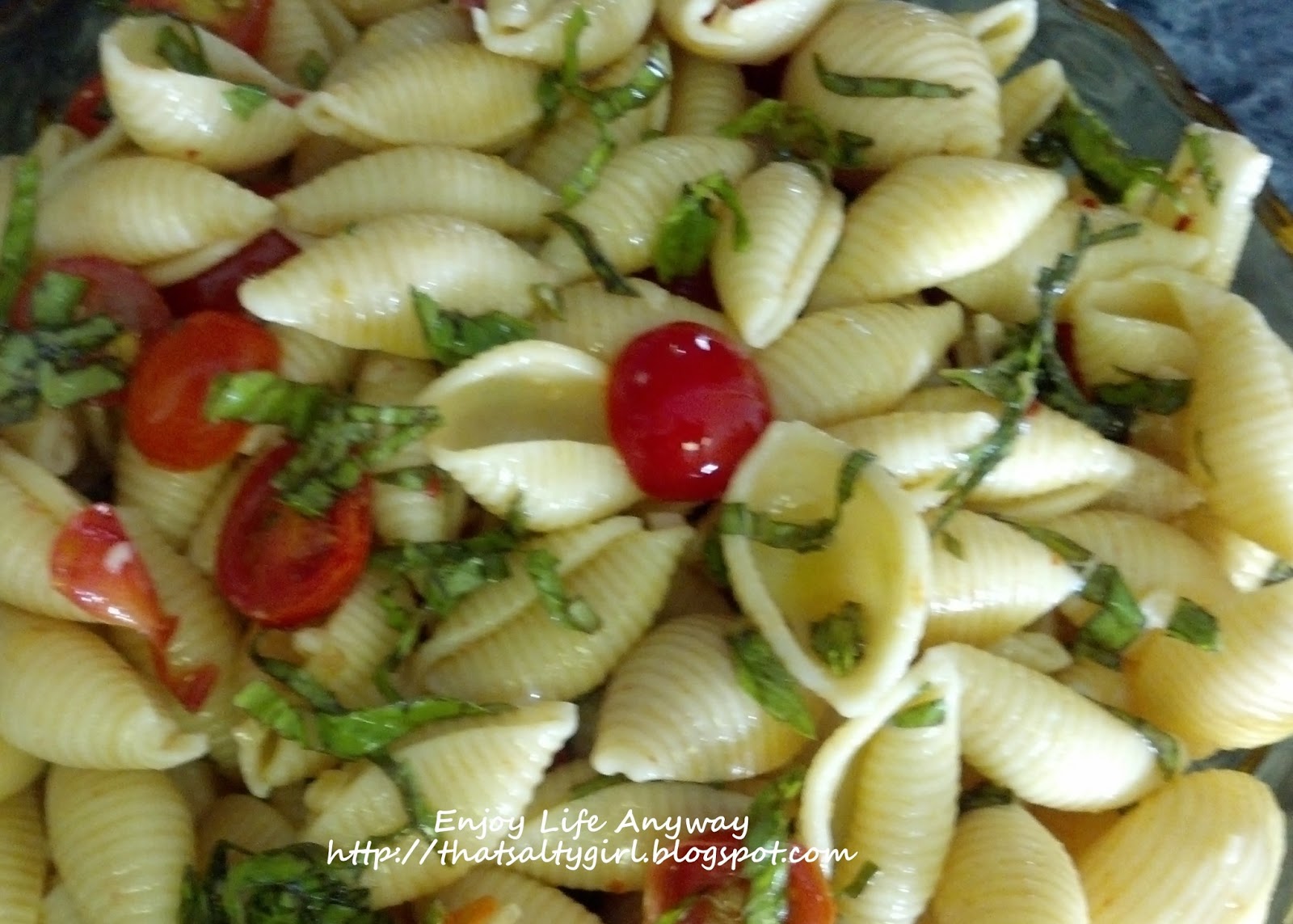 Enjoy Life Anyway Seashell Pasta, Basil, Tomato, and Garlic Salad