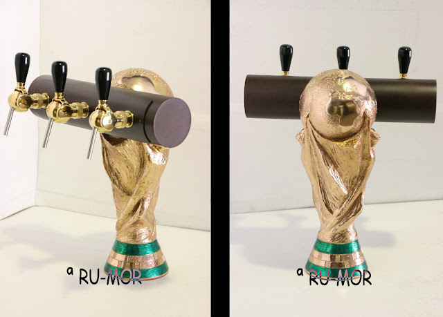 Surtidor de cerveza realizado a partir de la escultura de la copa FIFA hecha por ªRU-MOR para APLIMET2000