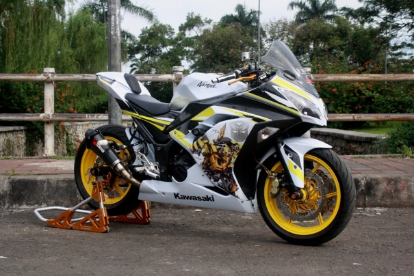 Modifikasi Ninja 250 Putih Velg Kuning Keren Banget - Gallery Motor Ninja