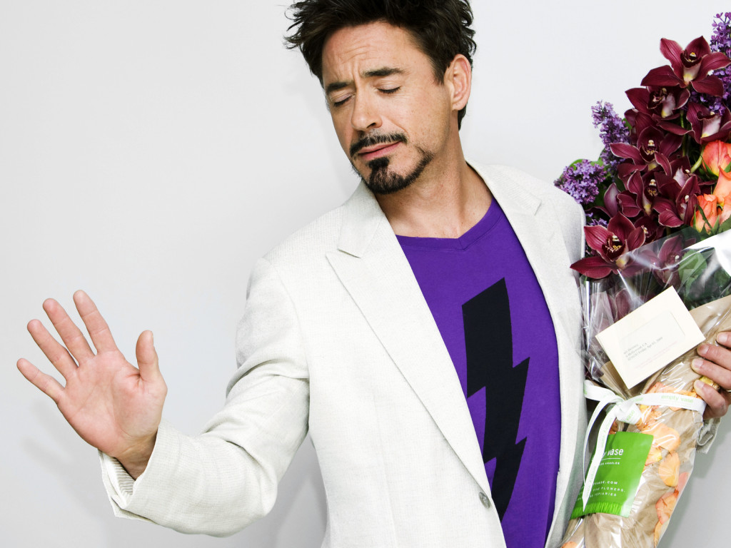 http://1.bp.blogspot.com/-Skwhh950yoA/UBG3HYmx5uI/AAAAAAAAICw/uRYc3a--RBE/s1600/Robert+Downey-Wallpaper-3.jpg