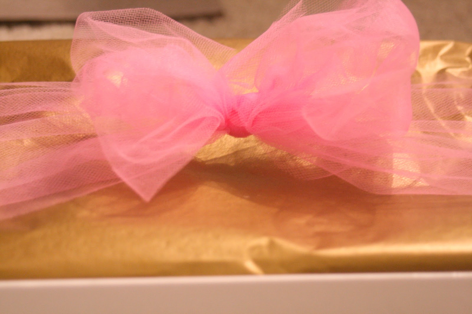 CupcakesOMG! Wrap Star A Gift Wrapping Tutorial