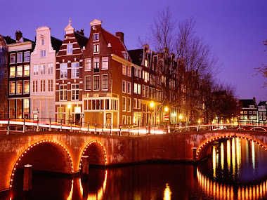 Amsterdam Canals by night