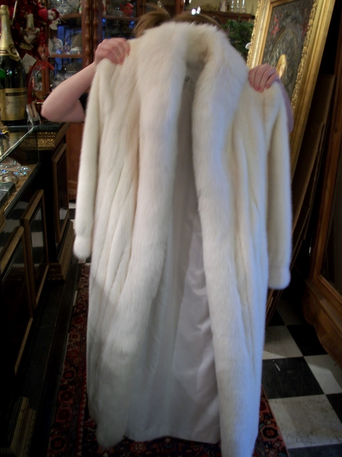 LAFOURRURE2: White mink coat - Cydney