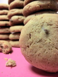Biscotti frollini senza uova con latte condensato, gocce di cioccolato e muesli