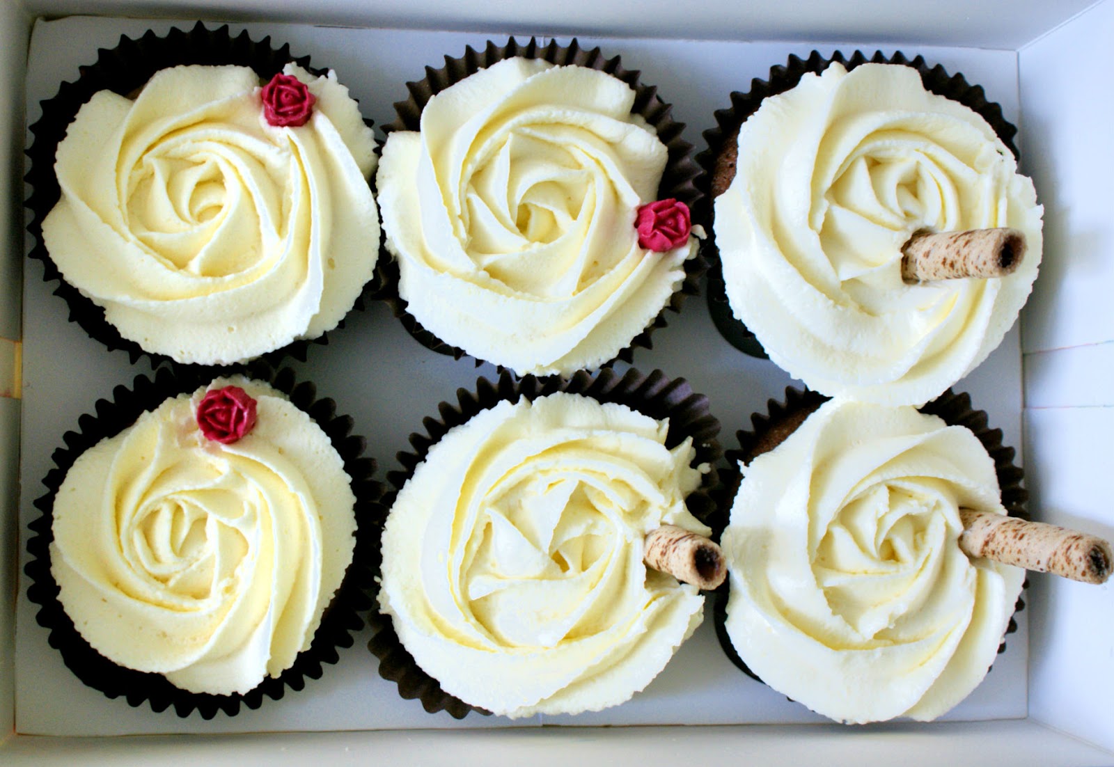 rose frosted cupcakes 