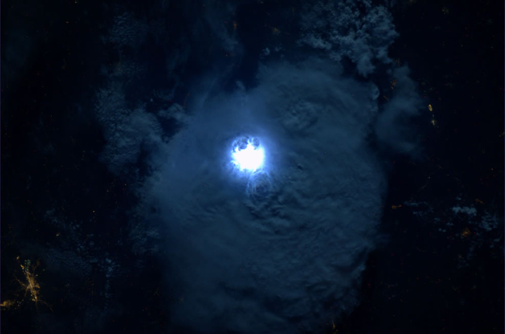 Lightning-seen-from-Space-via-ISS.jpg